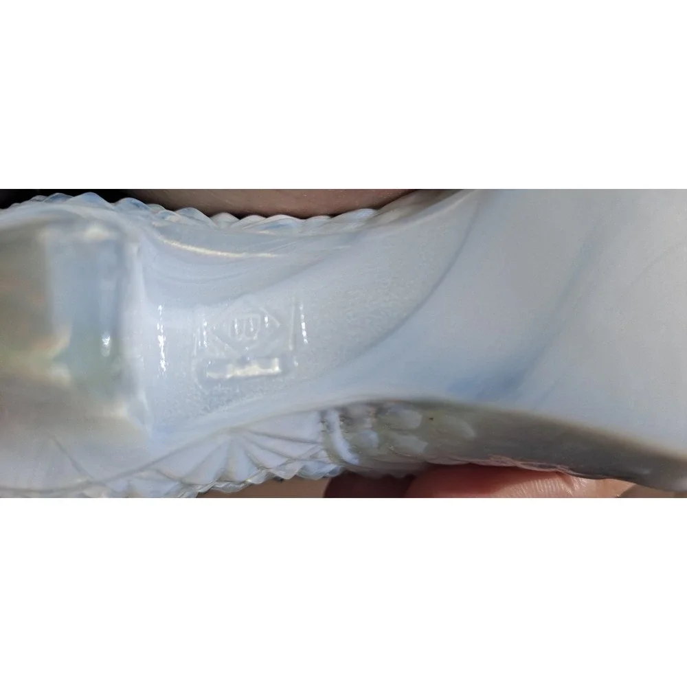 Boyd's Milkglass Cat Head Slipper 6